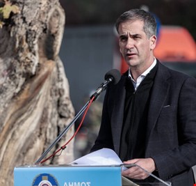 عمدة أثينا يتلقى طردا يحتوي على رصاصة ورسالة تهديدات