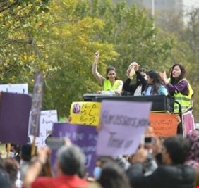 السلطات الباكستانية تحظر مسيرة يوم المرأة في لاهور