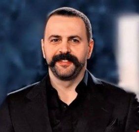 الزند يعيد تيم حسن إلى لهجة أجداده الساحلية