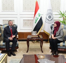 طيف سامي تلتقي مدير مكتب البنك الدولي في العراق
