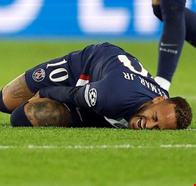 جراحة في الكاحل تبعد نيمار عن الملاعب لفترة طويلة