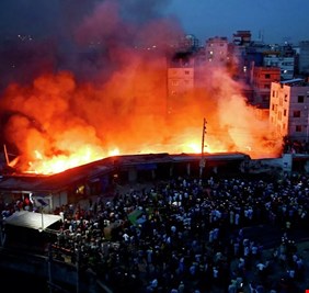 مقتل وإصابة أكثر من 100 شخص بانفجار في بنغلاديش