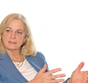 السفيرة الأمريكية رومانوسكي تكشف دورها في عملية ادخال العراق لمنصة الدولار