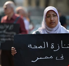 مصر تُشكل لجنة لوقف هجرة الأطباء