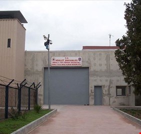 تركيا تخلي سجنا 