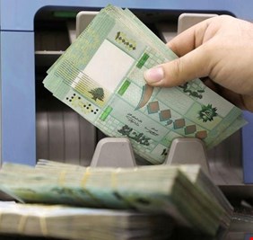 الليرة اللبنانية تسجل انهياراً تاريخياً أمام الدولار الأمريكي الذي تخطى حاجز 100 ألف