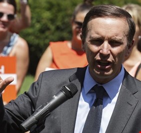 سيناتور أمريكي يوضح سبب تقارب السعودية والصين