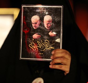 السعودية تطلق سراح إمرأة عراقية رفعت صور ابو مهدي المهندس وقاسم سليماني داخل الحرم المكي  ..