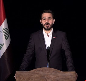 رئيس الكتلة الصدرية المستقيلة ينشر احدث صورة للصدر ويعلق : السلام على وارث شهيد الله