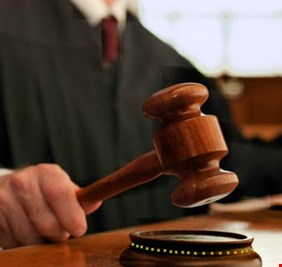 الحكم 10 سنوات على مسؤول حكومي في وزارة التربية