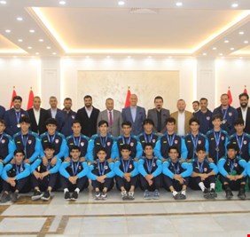 المبرقع يشيد بتأهل منتخب الشباب الى نهائيات كأس العالم والمدرب واللاعبون يثمنون دعمه لهم