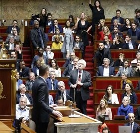 بفارق 9 أصوات.. الحكومة الفرنسية تنجو من حجب الثقة