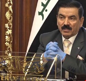 وزير الدفاع السابق يتحدث بعد صدور قرار حكومي باستعادة ارض حكومية استولى عليها: لستُ الوحيد