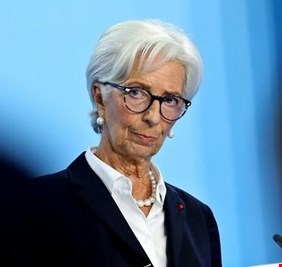 تعرض رئيسة البنك المركزي الأوروبي لحادث سير