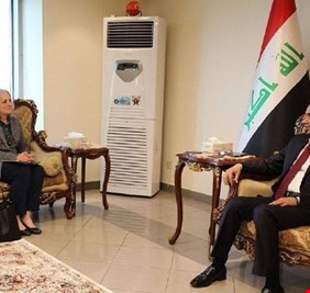 السفيرة الأمريكية رومانوسكي يبحث مع وزير النقل ملفات الموانئ و ملف شراء الطائرات