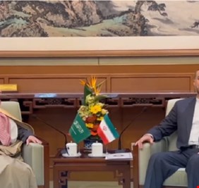 للمرة الأولى بعد عودة العلاقات.. وزيرا خارجية السعودية وإيران يلتقيان في بكين