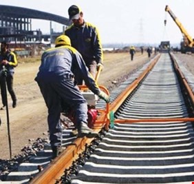 العراق يعلن اتخاذ خطوة إضافية في مشروع الربط السككي مع إيران