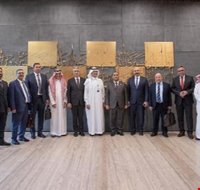 وزير الكهرباء يصل إلى السعودية