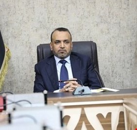 وزير العمل يقاضي مطعماً في بغداد