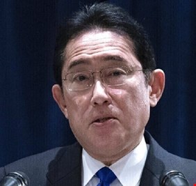 إجلاء رئيس وزراء اليابان بعد سماع دوي انفجار أثناء إلقائه خطابا