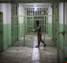 مستشار السوداني يتحدث عن انتهاكات لحقوق الإنسان في السجون