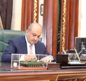 لتقصيرهم.. وزير الدفاع يحيل ضباطاً كبار للتحقيق
