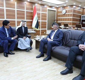 بينهم الفنان الكبير ياس خضر  والمطرب حميد منصور.. وزير الداخلية يستقبل وفد نقابة الفنانين العراقيين