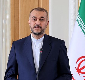 وزير الخارجية الإيراني يشيد بجهود العراق في حل ازمة بلاده مع السعودية