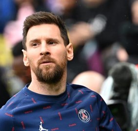 ميسي يوافق على مسودة عقده مع برشلونة