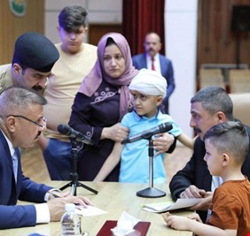 ماذا يفعل عشرات المواطنين في مكتب وزير الداخلية ؟