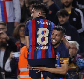 البديل ألبا يقود برشلونة للفوز على أوساسونا ويقربه من اللقب