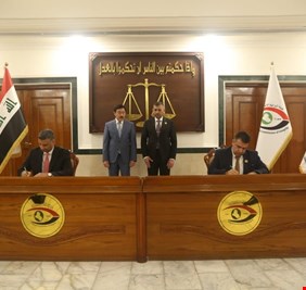 العلاق و رئيس هيئة النزاهة يعقدان  اتفاق تعاونٍ لتعزيز الجهود الوطنيَّة اللازمة لمواجهة أفعال الفساد وجرائم غسل الأموال وتمويل الإرهاب