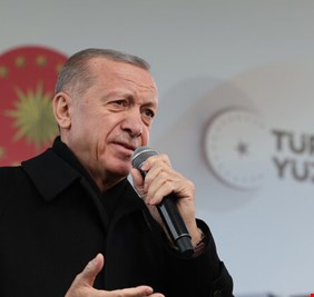 أردوغان يعفو عن 4 سجناء بينهم مدان بقضية تنظيم 