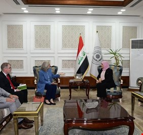 تفاصيل لقاء وزيرة المالية طيف سامي مع السفيرة الأمريكية رومانوسكي