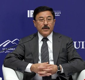 الدكتور علي العلاق يتعهد بحل مشكلة العمال في بناية البنك المركزي الجديدة