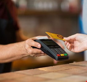 العراق يوقف التعامل الدولي لبطاقات كي كارد