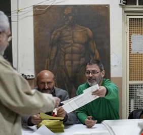 منع الناخبين الأتراك من استخدام الهواتف المحمولة والكاميرات أثناء التصويت