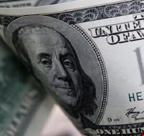 الدولار يقترب من أعلى مستوى له في ستة أشهر