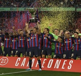 وعد بوسكيتس وذكرى تشافي.. احتفالات لاعبي برشلونة بالليغا