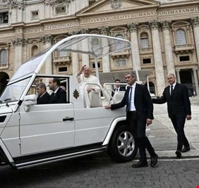 الفاتيكان يدخل على 