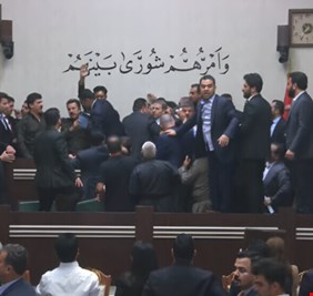 نائب شيعي يعلق على أحداث برلمان كردستان: ندعوهم للابتعاد عن العراك!