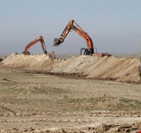 الجيش العراقي يبدأ بحفر خندق حول مخمور