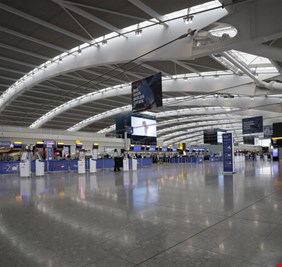 الخطوط البريطانية تلغي عشرات الرحلات بسبب مشاكل في أجهزة الكمبيوتر