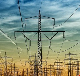 العراق يكشف موعد الربط الكهربائي مع الأردن