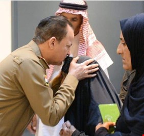 العلاق يمنح عائلة شهيد عراقي حقوقها كافة و يؤكد سعيه لإنصاف هذه الشريحة المضحية