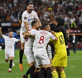 الدوري الأوروبي.. المغربي بونو يقود إشبيلية إلى اللقب على حساب روما