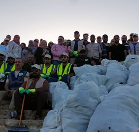 وزارةُ البيئة تنفذُ حملهَ تنظيفٍ لمقطعٍ من ضفافِ نهرِ دجله في منطقةِ الجادرية بـبغداد