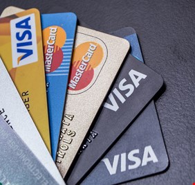 البنك المركزي العراقي يوضح ضوابط اصدار البطاقات الائتمانية