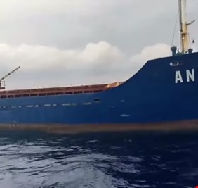 اصطدام سفينتي شحن قبالة جزيرة يونانية على مقربة من الساحل التركي