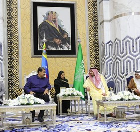 مادورو يصل السعودية وملف الطاقة على أجندة أعماله